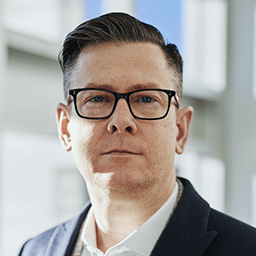 متعهد و خوش برخورد